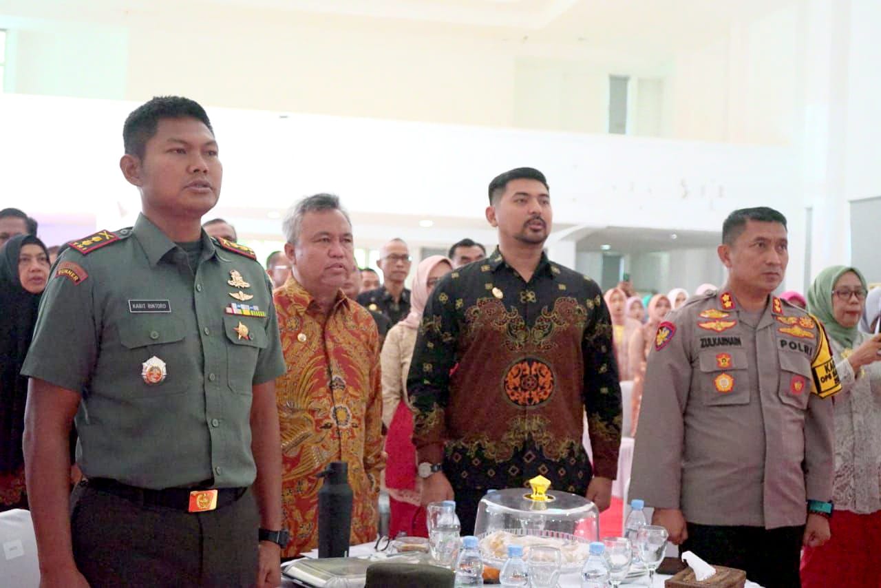 Komandan Kodim atau Dandim 1403 Palopo Letkol Arm Kabit Bintoro menghadiri peringatan Hari Ibu ke-59 di Kabupaten Luwu Timur. (Dok: Kodim Palopo)